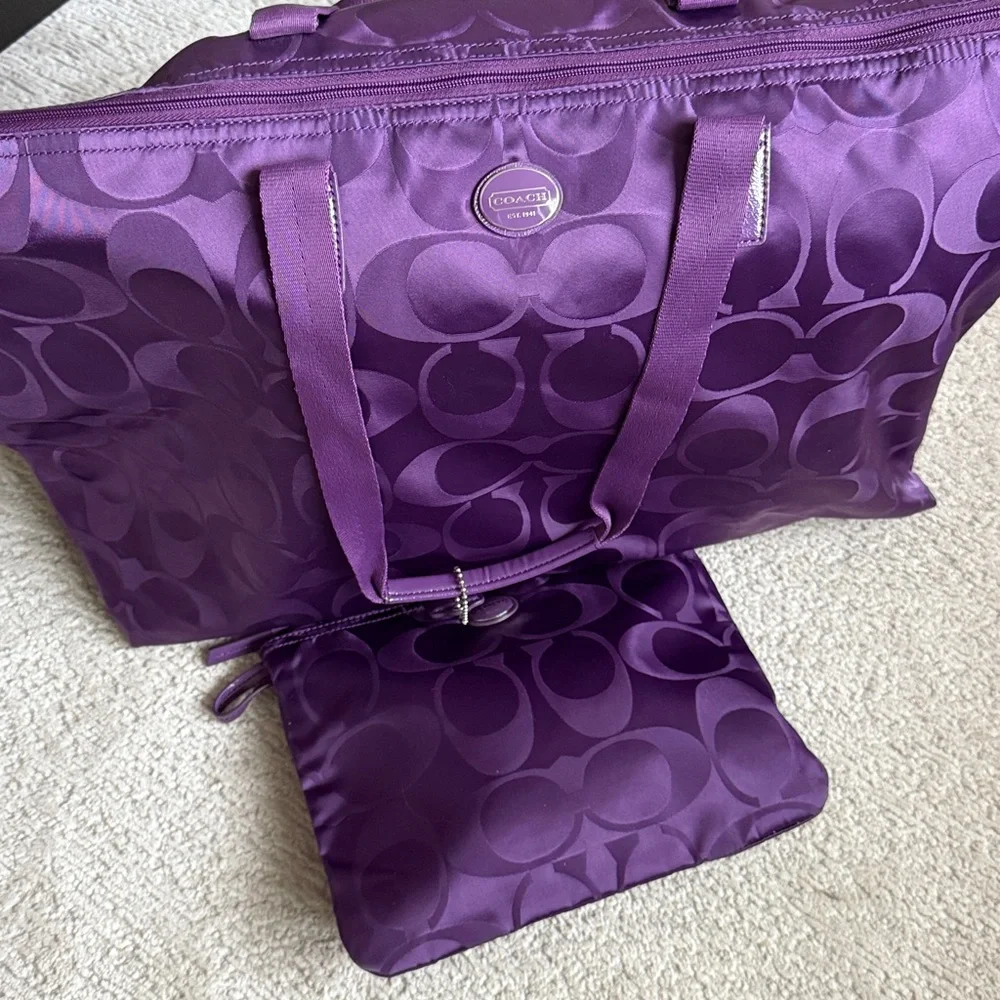 Coach Signature Travel Weekender Toe Bag Purple Signature Satin Tote - Picture 2 of 12